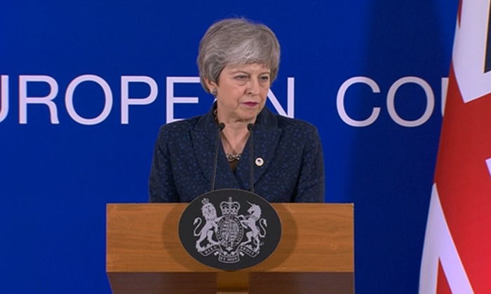 "เทเรซา เมย์" นายกฯ อังกฤษถูกบีบให้ลาออกเพื่อช่วย "Brexit"