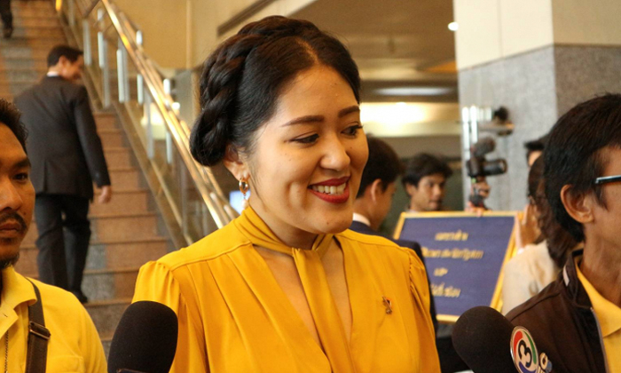 ช่อ พรรณิการ์ รับเสียใจกับทุกอย่าง วอนอย่านำสถาบันมาโจมตี