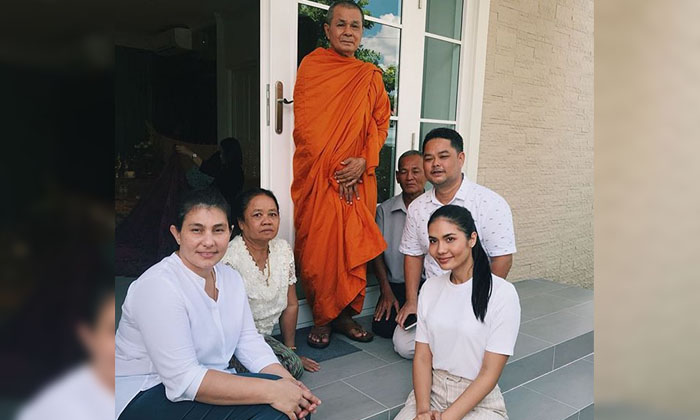 น้ำตาล ชลิตา ทำบุญบ้าน โชว์ภาพครอบครัวอยู่กันพร้อมหน้า