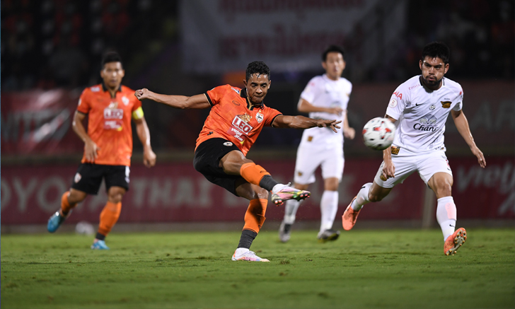 เชียงราย เชือด ชลบุรี แบบสุดมัน 4-3 ศึกโตโยต้าไทยลีก (คลิป)